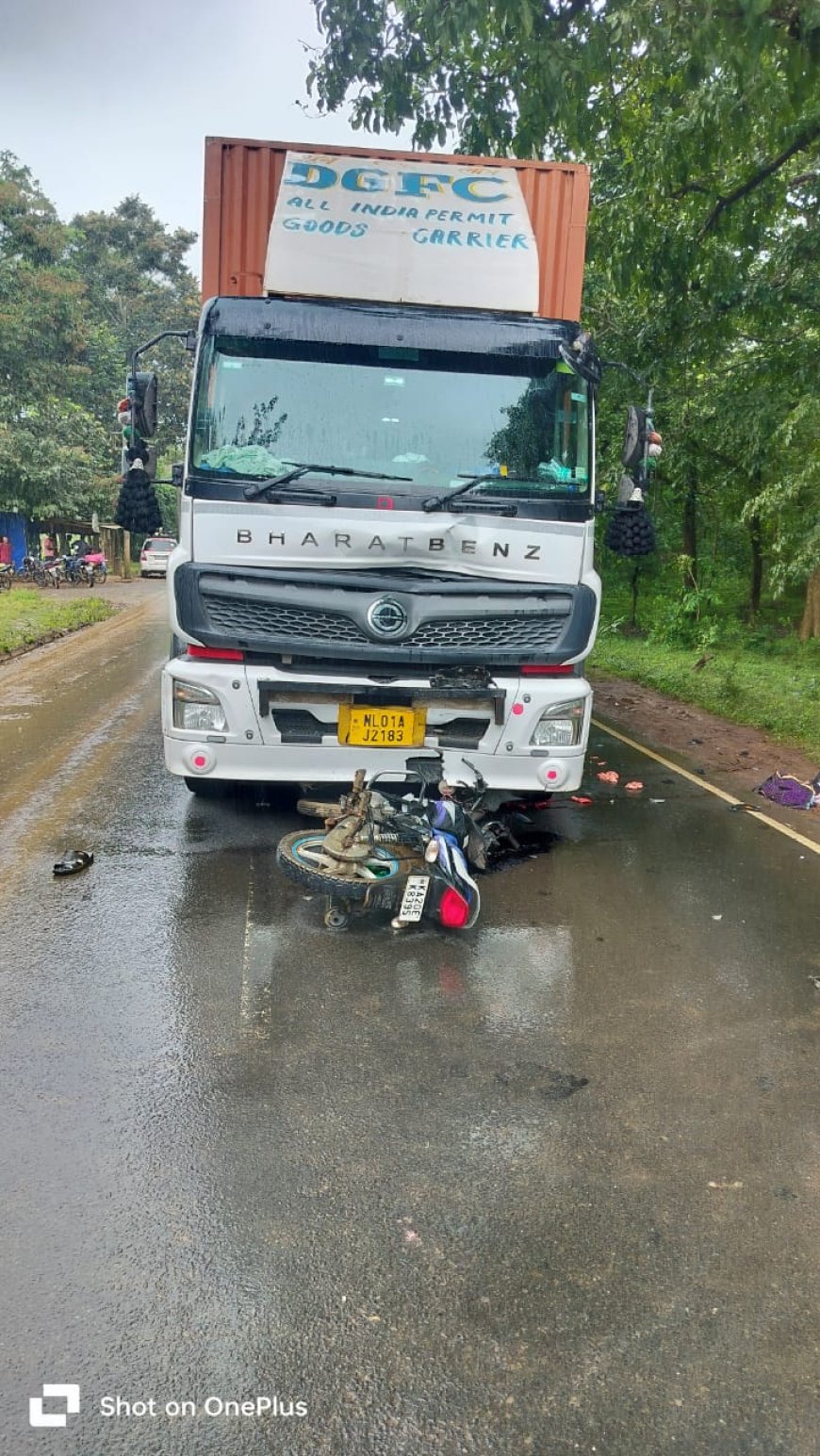 ಲಾರಿಗೆ ಡಿಕ್ಕಿ ಹೊಡೆದ ಬೈಕ್: ಓರ್ವ ಬಲಿ, ಇನ್ನೋರ್ವ ಗಂಭೀರ