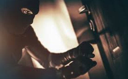 ಗುತ್ತಿಗೆದಾರನ ಮನೆಯ ಮೇಲೆ ಕಳ್ಳರ ಕಣ್ಣು: ನಗದು-ಬಂಗಾರ ಕಳ್ಳರ ಪಾಲು