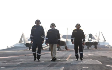 ಐಎನ್‌ಎಸ್ ವಿಕ್ರಾಂತ್‌ನಲ್ಲಿ ಪ್ರಧಾನಿ ಮೋದಿ ದೀಪಾವಳಿ ಆಚರಣೆ: ನೌಕಾ ವೀರರೊಂದಿಗೆ ಸಂಭ್ರಮದ ಕ್ಷಣಗಳು