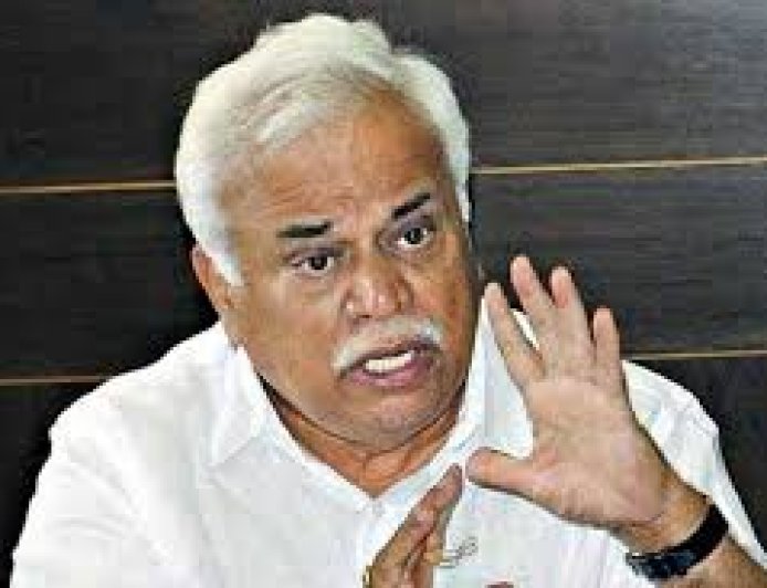 ನಾನು ಸಿಎಂ ಆಗಿದ್ದರೆ ಗ್ಯಾರಂಟಿ ಯೋಜನೆಗಳನ್ನು ಅನುಷ್ಟಾನ ಮಾಡುತ್ತಿರಲಿಲ್ಲ: ಆರ್.ವಿ. ದೇಶಪಾಂಡೆ