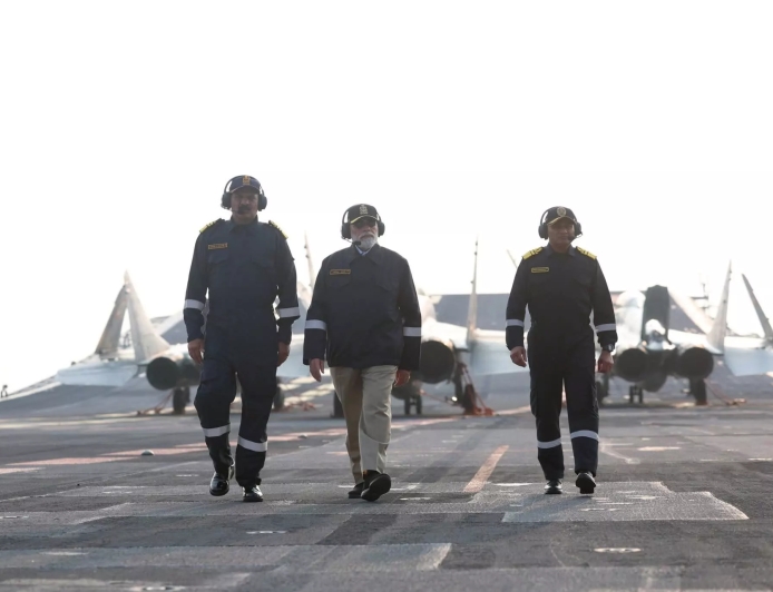 ಐಎನ್‌ಎಸ್ ವಿಕ್ರಾಂತ್‌ನಲ್ಲಿ ಪ್ರಧಾನಿ ಮೋದಿ ದೀಪಾವಳಿ ಆಚರಣೆ: ನೌಕಾ ವೀರರೊಂದಿಗೆ ಸಂಭ್ರಮದ ಕ್ಷಣಗಳು