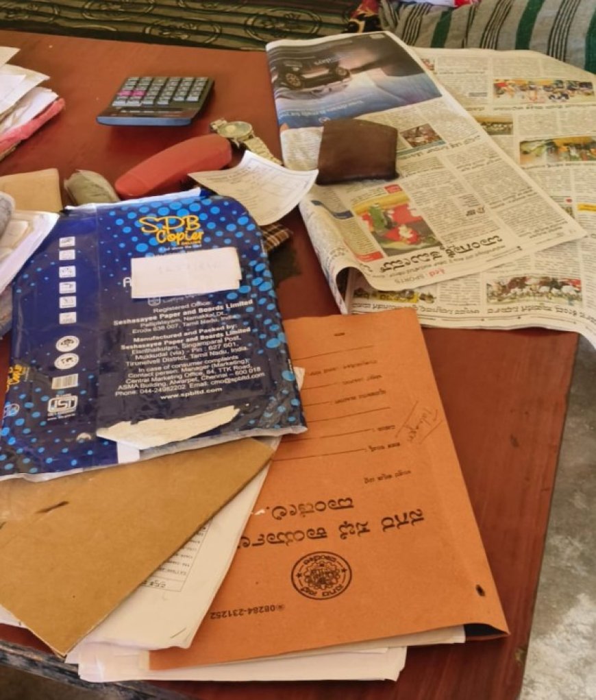 ನಿವೃತ್ತ ನೌಕರನ ಮನೆಯಲ್ಲಿ ನಗರಸಭೆ ಖಾಯಂ ಸಿಬ್ಬಂದಿಗಳ ಮೂಲ ಕಡತ, ಸರ್ವಿಸ್ ಫೈಲ್ ಪರಿಶೀಲನೆ - ತಿದ್ದುಪಡಿ.