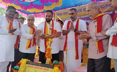 ರಾಜ್ಯೋತ್ಸವ ಸಂಭ್ರಮದಲ್ಲಿ ಸರ್ಕಾರಿ ಅಧಿಕಾರಿಗಳ ವಿರುದ್ಧ ಹರಿಹಾಯ್ದ ಶರದ್ ಗುರ್ಜರ