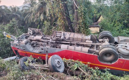 ವಜ್ರಳ್ಳಿ ಬಳಿ ಬಸ್‌ ಪಲ್ಟಿ: ೨೫ಕ್ಕೂ ಅಧಿಕ ಪ್ರಯಾಣಿಕರಿಗೆ ಗಾಯ