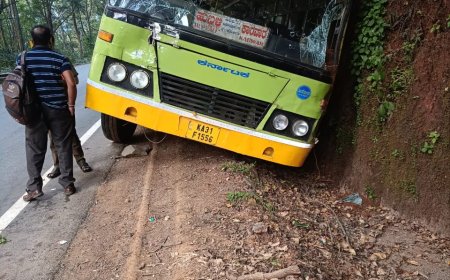 ಗಟಾರಕ್ಕೆ ಉರುಳಿದ ಬಸ್:‌ ತಪ್ಪಿದ ಅನಾಹುತ