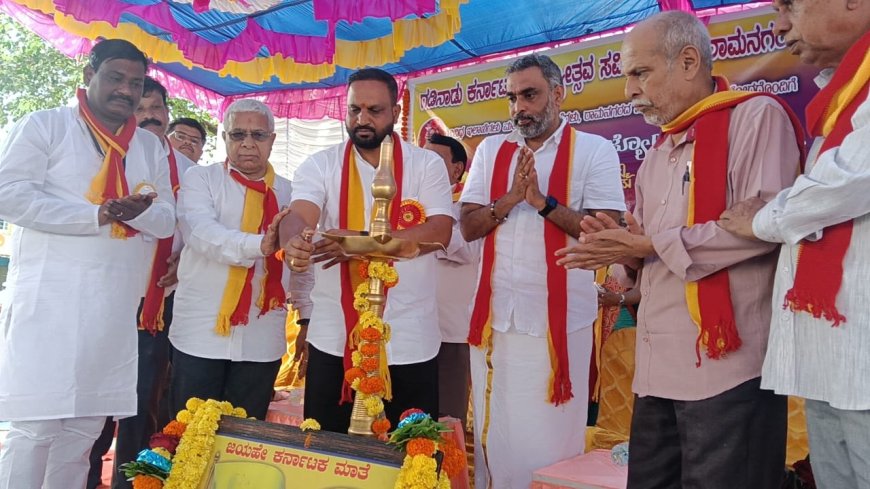 ರಾಜ್ಯೋತ್ಸವ ಸಂಭ್ರಮದಲ್ಲಿ ಸರ್ಕಾರಿ ಅಧಿಕಾರಿಗಳ ವಿರುದ್ಧ ಹರಿಹಾಯ್ದ ಶರದ್ ಗುರ್ಜರ