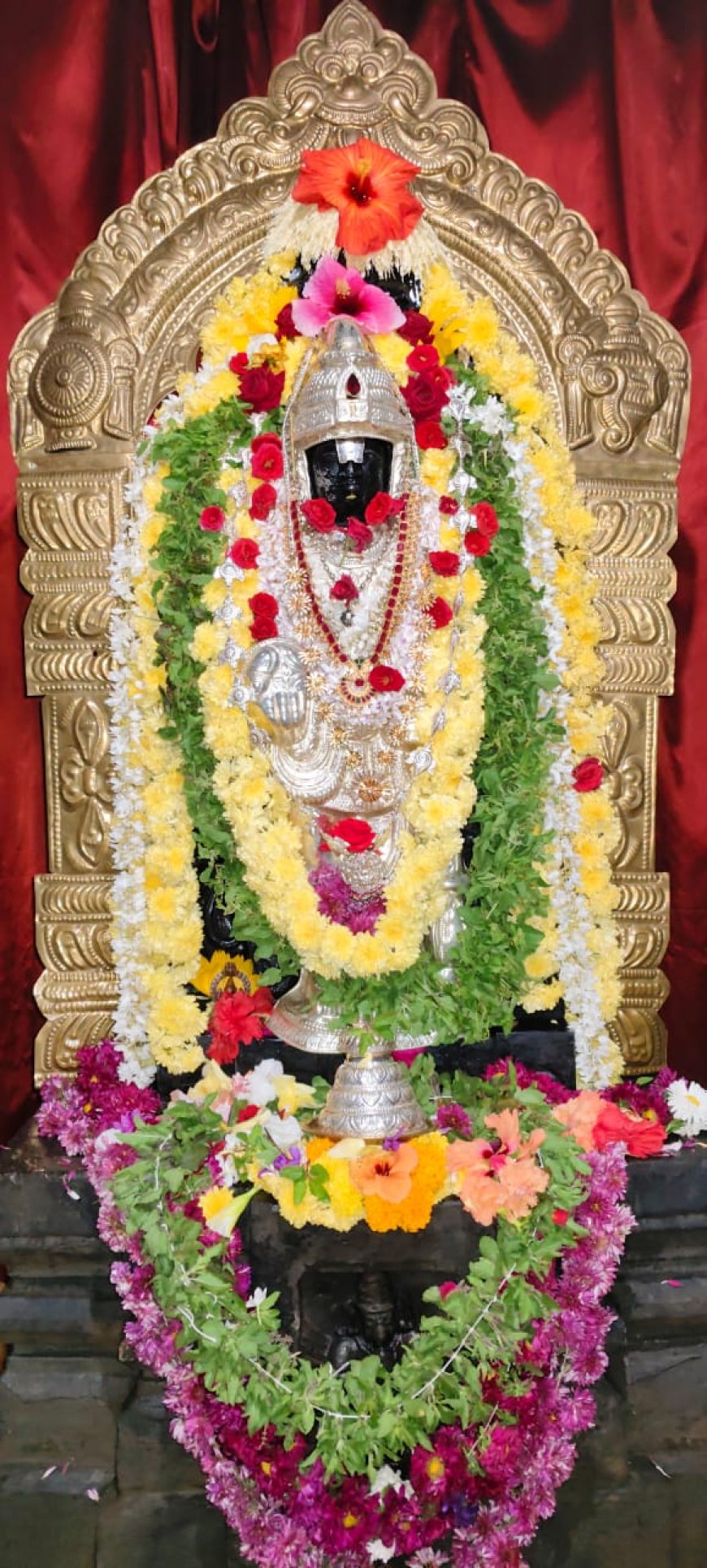 ಮುತ್ತಿನಕೆರೆ ವೆಂಕಟರಮಣ ದೇವರಿಗೆ ದೀಪೋತ್ಸವ ಸೇವೆ