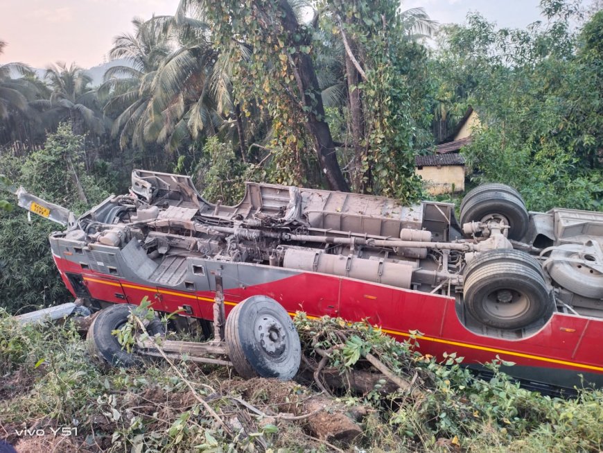 ವಜ್ರಳ್ಳಿ ಬಳಿ ಬಸ್‌ ಪಲ್ಟಿ: ೨೫ಕ್ಕೂ ಅಧಿಕ ಪ್ರಯಾಣಿಕರಿಗೆ ಗಾಯ