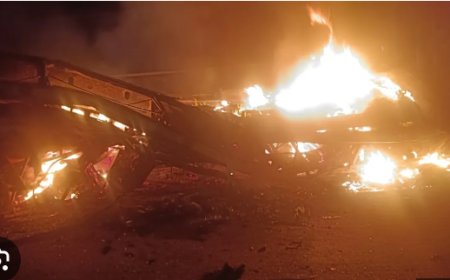 ಚಿತ್ರದುರ್ಗದಲ್ಲಿ ಭೀಕರ ರಸ್ತೆ ದುರಂತ :  ಬಸ್–ಲಾರಿ ಮುಖಾಮುಖಿ ಡಿಕ್ಕಿ: 17ಕ್ಕೂ ಹೆಚ್ಚು ಮಂದಿ ಸಜೀವ ದಹನ