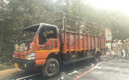 ಸಿಲಿಂಡರ್‌ ಬ್ಲಾಸ್ಟ್‌: ಹೊತ್ತಿ ಉರಿದ ಲಾರಿ