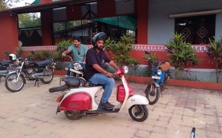 ಶಿರಸಿಯಲ್ಲಿ ಗತಕಾಲದ ವೈಭವ ಸಾರಿದ 'ವಿಂಟೇಜ್ ಬೈಕ್ ಪ್ರದರ್ಶನ': ಜನಮನ ಸೆಳೆದ 50ಕ್ಕೂ ಹೆಚ್ಚು ಕ್ಲಾಸಿಕ್ ವಾಹನಗಳು