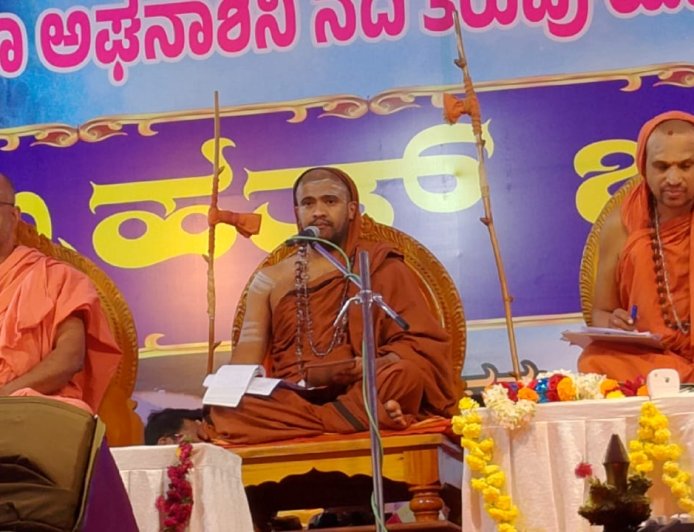 ನದಿ ತಿರುವು ಪ್ರಕೃತಿಯ ಮೇಲಿನ ಹಿಂಸಾಚಾರ; ನಮ್ಮ ಮಕ್ಕಳ ಬದುಕಿಗಾಗಿ ಹೋರಾಟ ಅನಿವಾರ್ಯ: ನೆಲೆಮಾವು ಶ್ರೀ