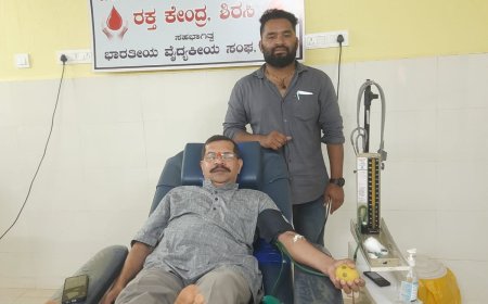 ಜಾತ್ರೆ ಪ್ರಯುಕ್ತ ದೇವಿ ಪ್ರೀತ್ಯರ್ಥ ಹಾಗೂ ನದಿ ಜೋಡಣೆಯಾಗದಂತೆ ಡಾ. ರವಿಕಿರಣ ಪಟವರ್ಧನ ಅವರಿಂದ ರಕ್ತದಾನ!