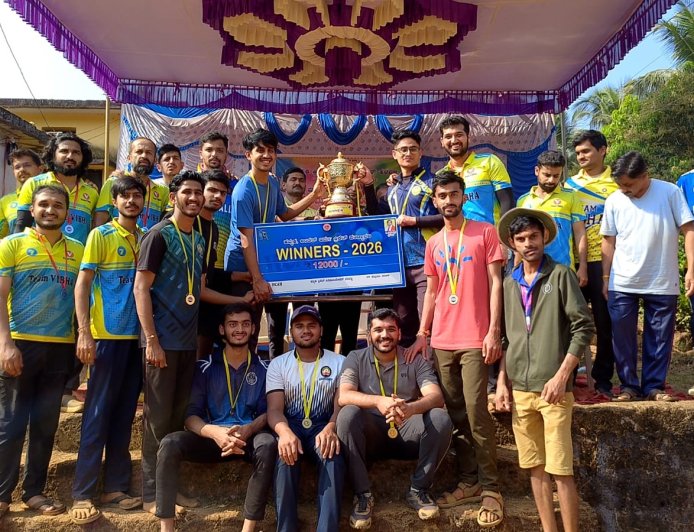 ಅಂಕೋಲದ ಹಳವಳ್ಳಿಯಲ್ಲಿ ಹೊನಲು ಬೆಳಕಿನ ಹವ್ಯಕ ಕ್ರಿಕೆಟ್ ಹಬ್ಬ: ರೈಸಿಂಗ್ ಕ್ರಿಕೆಟರ್ಸ್ ತಂಡಕ್ಕೆ ಚಾಂಪಿಯನ್ ಪಟ್ಟ