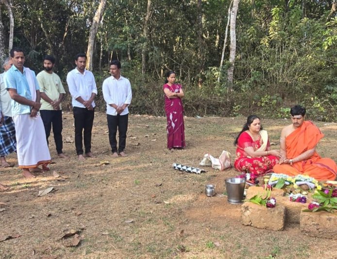 ದೇವಸ್ಥಾನದ ಮರುನಿರ್ಮಾಣಕ್ಕೆ ಬ್ಯಾಗದ್ದೆ ಊರಿನವರ ಜೊತೆ ಅನಂತಮೂರ್ತಿ ಸಂಕಲ್ಪ