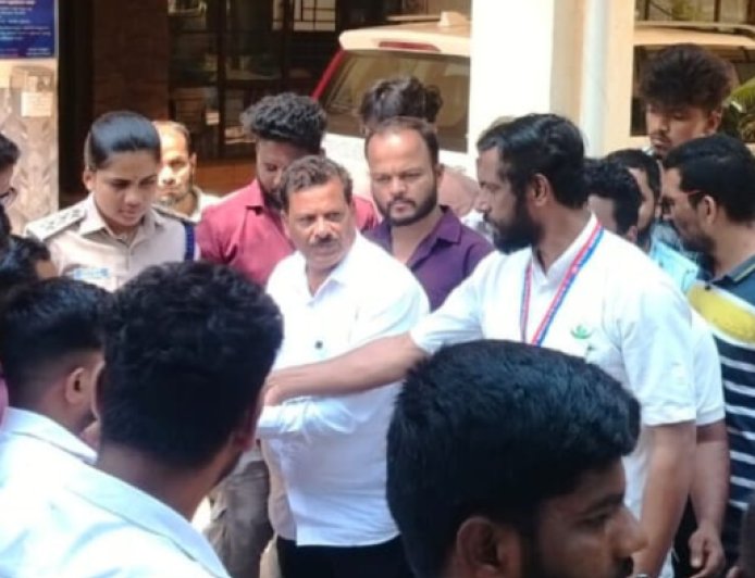 ಸಾಮಾಜಿಕ ಜಾಲತಾಣದಲ್ಲಿ ಧಾರ್ಮಿಕ ಭಾವನೆಗೆ ಧಕ್ಕೆ: ಅಮೋಘ್‌ ಭಟ್‌ ಹಾಗೂ ಇತರರ ವಿರುದ್ಧ ಕ್ರಮಕ್ಕೆ ಆಗ್ರಹಿಸಿ ಡಿವೈಎಸ್ಪಿಗೆ ಮನವಿ