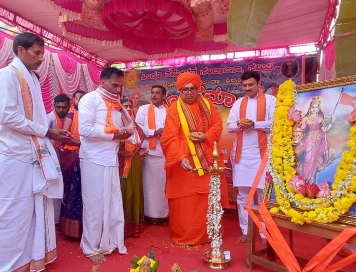 ಜಡ್ಡಿಗದ್ದೆಯಲ್ಲಿ ಮೊಳಗಿದ ಹಿಂದೂ ಶಂಖನಾದ: "ಮಾತಾಡಿದ್ದು ಸಾಕು, ಮಾಡಿ ತೋರಿಸೋಣ ಬನ್ನಿ" - ಹುಕ್ಕೇರಿ ಶ್ರೀಗಳ ಮಾರ್ಮಿಕ ನುಡಿ