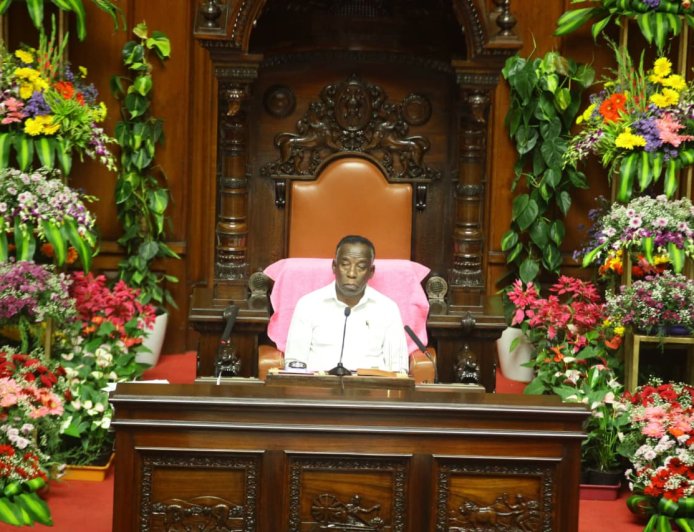 ಸಿದ್ದಿ ಸಮುದಾಯದ ಹೆಮ್ಮೆ: ವಿಧಾನ ಪರಿಷತ್ತಿನ ಸಭಾಪತಿ ಪೀಠದಲ್ಲಿ ಶಾಂತಾರಾಮ ಸಿದ್ದಿ – ಒಂದು ಐತಿಹಾಸಿಕ ಕ್ಷಣ