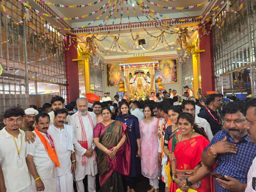 ಶಿರಸಿ ಮಾರಿಕಾಂಬಾ ಜಾತ್ರೆ: ದೇವಿಯ ದರ್ಶನ ಪಡೆದ ಸಂಸದ ವಿಶ್ವೇಶ್ವರ ಹೆಗಡೆ ಕಾಗೇರಿ ಮತ್ತು ಮಾಜಿ ಸಂಸದ ಅನಂತಕುಮಾರ್ ಹೆಗಡೆ