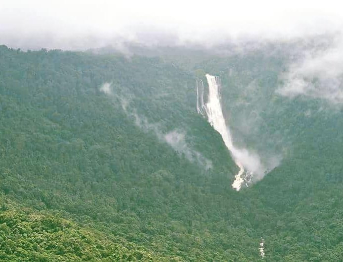 ಪ್ರಕೃತಿಯ ಮಡಿಲಲ್ಲಿ ಸ್ಫೋಟದ ಭೀತಿ: ಮಾಯವಾಗುತ್ತದೆಯೇ ಸುಂದರ 'ವಜ್ರ' ಜಲಪಾತ?