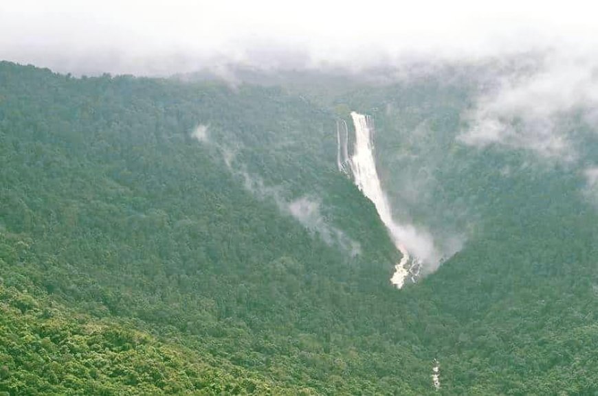 ಪ್ರಕೃತಿಯ ಮಡಿಲಲ್ಲಿ ಸ್ಫೋಟದ ಭೀತಿ: ಮಾಯವಾಗುತ್ತದೆಯೇ ಸುಂದರ 'ವಜ್ರ' ಜಲಪಾತ?