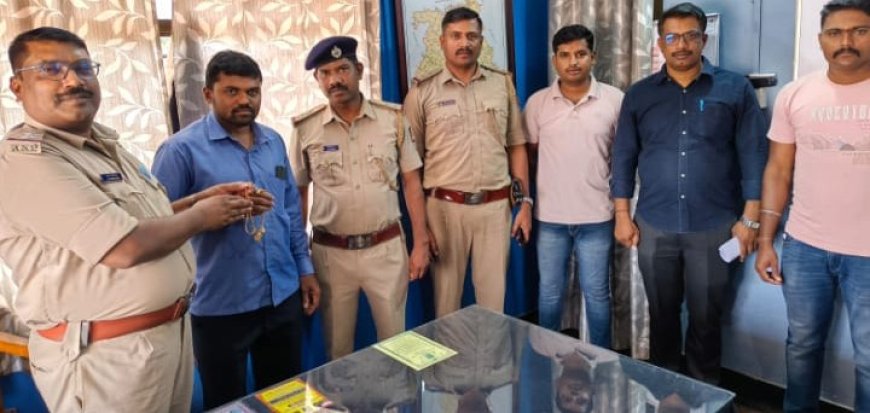 ಪೊಲೀಸರ ಸಮಯಪ್ರಜ್ಞೆ: ಕಳೆದುಹೋಗಿದ್ದ 4.5 ಲಕ್ಷ ಮೌಲ್ಯದ ಚಿನ್ನದ ಸರ ವೃದ್ಧೆಗೆ ವಾಪಸ್!