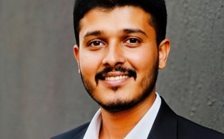 ಡಿವೈಡರ್‌ಗೆ ಆಟೋ ಡಿಕ್ಕಿ ಹೊಡೆದು ಪಲ್ಟಿ: ಚಾಲಕ ಸ್ಥಳದಲ್ಲೇ ದುರ್ಮರಣ