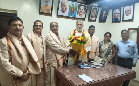 ಶಿರಸಿ ಮಾರಿಕಾಂಬಾ ದೇವಸ್ಥಾನದ ನೂತನ ಆಡಳಿತ ಮಂಡಳಿ ಸಂಸದ ಕಾಗೇರಿ ಭೇಟಿ; ಅಭಿವೃದ್ಧಿಗೆ ಸಂಪೂರ್ಣ ಬೆಂಬಲದ ಭರವಸೆ
