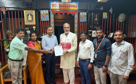 ಶಿರಸಿಯಲ್ಲಿ ಮತದಾರರ ಪಟ್ಟಿ ವಿಶೇಷ ತೀವ್ರ ಪರಿಷ್ಕರಣೆಗೆ ಚಾಲನೆ: ಸ್ವತಃ ಫಾರ್ಮ್ ಭರ್ತಿ ಮಾಡಿ ಸಲ್ಲಿಸಿದ ಸಂಸದ ವಿಶ್ವೇಶ್ವರ ಹೆಗಡೆ ಕಾಗೇರಿ