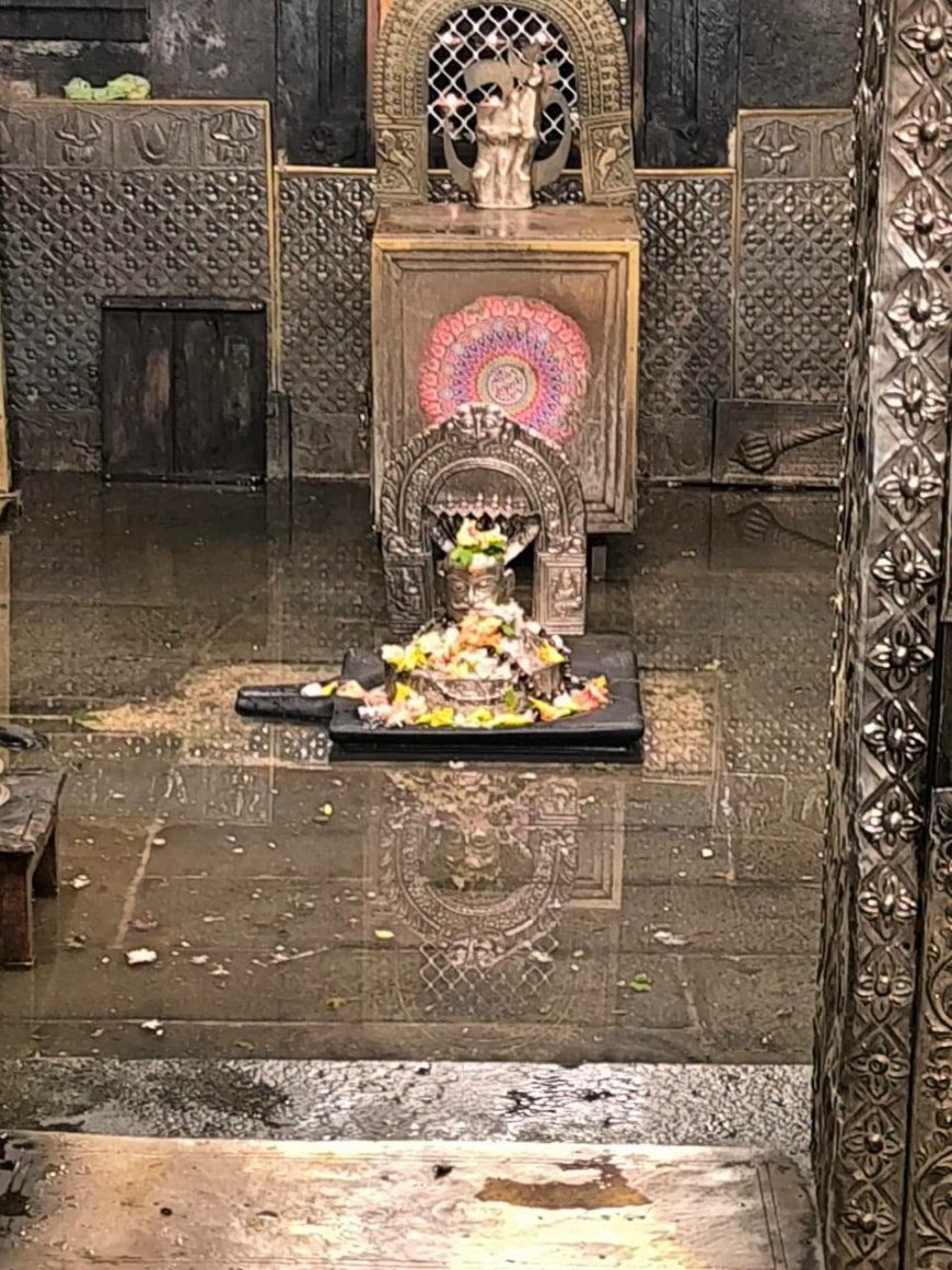 ಗೋಕರ್ಣದಲ್ಲಿ ಮಳೆಯ ಅವಾಂತರ; ಮಹಾಬಲೇಶ್ವರ ಸನ್ನಿಧಿಗೆ ನುಗ್ಗಿದ ಕೊಳಚೆ ನೀರು