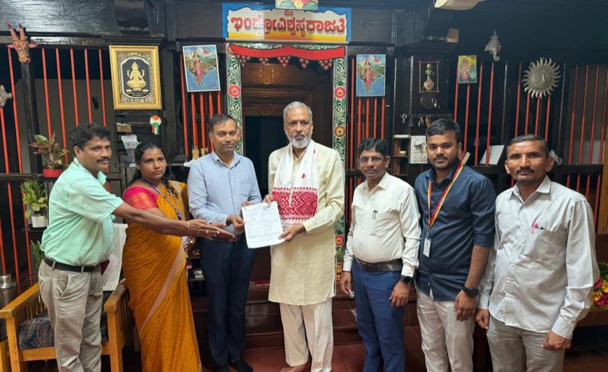 ಶಿರಸಿಯಲ್ಲಿ ಮತದಾರರ ಪಟ್ಟಿ ವಿಶೇಷ ತೀವ್ರ ಪರಿಷ್ಕರಣೆಗೆ ಚಾಲನೆ: ಸ್ವತಃ ಫಾರ್ಮ್ ಭರ್ತಿ ಮಾಡಿ ಸಲ್ಲಿಸಿದ ಸಂಸದ ವಿಶ್ವೇಶ್ವರ ಹೆಗಡೆ ಕಾಗೇರಿ