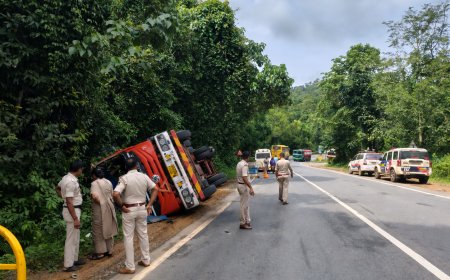ಆರತಿಬೈಲ್ ಘಟ್ಟದಲ್ಲಿ ಗ್ಯಾಸ್ ಟ್ಯಾಂಕರ್ ಪಲ್ಟಿ; ಅದೃಷ್ಟವಶಾತ್ ತಪ್ಪಿದ ಭಾರಿ ಅನಾಹುತ