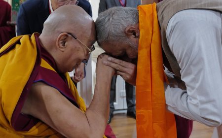 ದಲಾಯಿ ಲಾಮಾ ಭೇಟಿ ಮಾಡಿ ಆಶೀರ್ವಾದ ಪಡೆದ ಸಂಸದ ಕಾಗೇರಿ