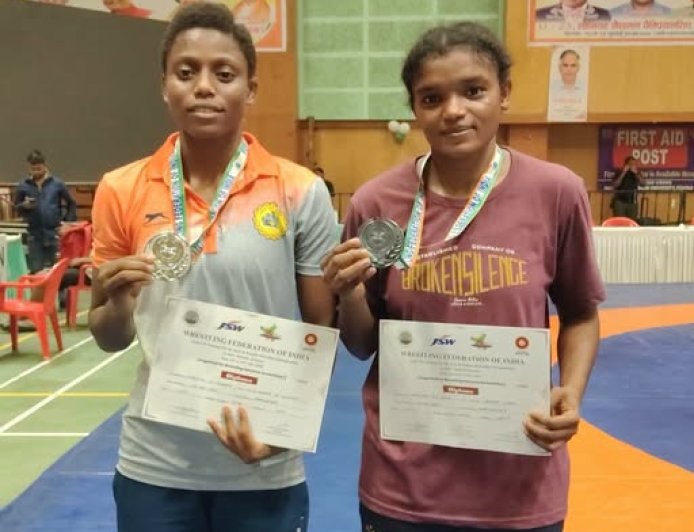 ರಾಷ್ಟ್ರಮಟ್ಟದ ಕುಸ್ತಿಯಲ್ಲಿ ಮಿಂಚಿದ ಸಿದ್ದಿ ಸಮುದಾಯದ ಪುತ್ರಿಯರು; ಶಾಲಿನಾಗೆ ಬೆಳ್ಳಿ, ಪ್ರಿನ್ಸಿಟಾಗೆ ಕಂಚು
