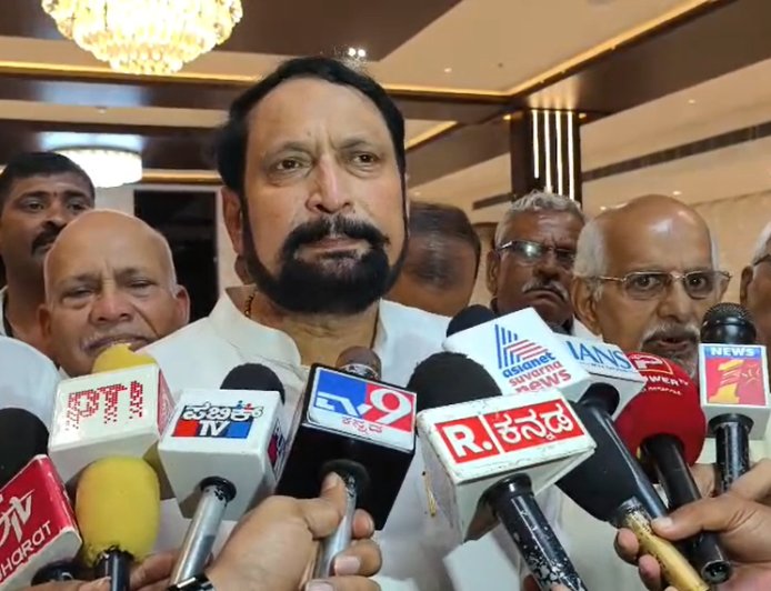 ಸಚಿವ ಸ್ಥಾನ ಸಿಗದಿದ್ದರೆ ಕೆಲ ದಿನ ಅಸಮಾಧಾನ ಸಹಜ; 'ಸ್ಮಶಾನ ವೈರಾಗ್ಯ'ದಂತೆ ಅದು ಕಳೆಯುತ್ತದೆ: ಲಕ್ಷ್ಮಣ ಸವದಿ