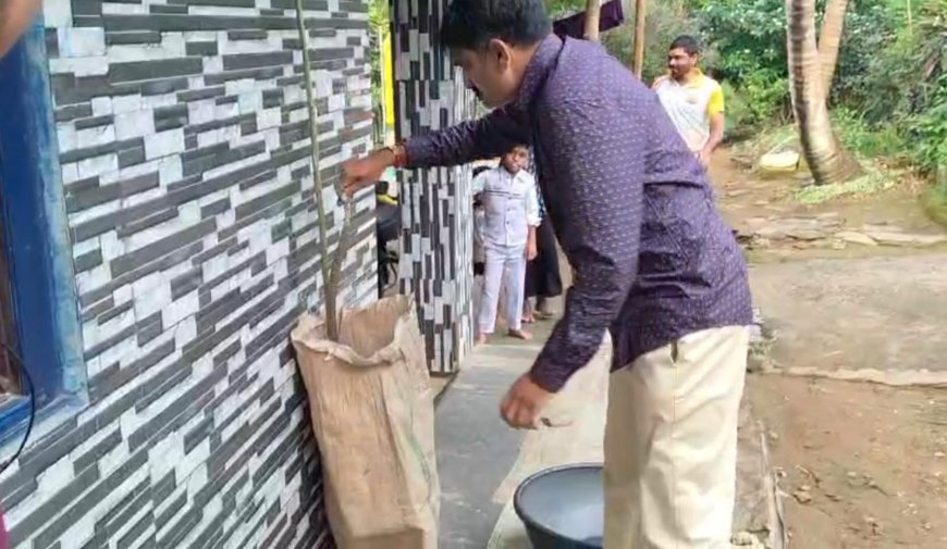 ಮನೆಗೆ ನುಗ್ಗಿದ ನಾಗರ ಹಾವು; ಅರಣ್ಯಾಧಿಕಾರಿಗಳ ಸಮಯಪ್ರಜ್ಞೆಯಿಂದ ಸುರಕ್ಷಿತ ರಕ್ಷಣೆ