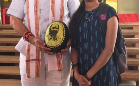 ಕಲ್ಲಂಗಡಿ ಹಣ್ಣಿನಲ್ಲಿ ಶಾಸಕ ಶಿವರಾಮ ಹೆಬ್ಬಾರ ಭಾವಚಿತ್ರ ಕೆತ್ತಿದ ಪ್ರತಿಭೆ: ಪೂಜಾ ಲಕ್ಷ್ಮೀಶ ನಾಯ್ಕಗೆ ಹೆಬ್ಬಾರ ಮೆಚ್ಚುಗೆ
