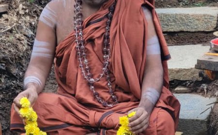 ಸುರನದಿಗೆ ಪೂಜೆ ಸಲ್ಲಿಸಿ ಸೀಮೋಲ್ಲಂಘನ ನಡೆಸಿದ ಶ್ರೀಮಜ್ಜಗದ್ಗುರು ಮಾಧವಾನಂದ ಭಾರತೀ ಮಹಾಸ್ವಾಮಿಗಳು