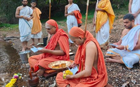 ಶಾಲ್ಮಲೆಯಲ್ಲಿ ಗಂಗಾಪೂಜೆ; ಸ್ವರ್ಣವಲ್ಲೀ ಉಭಯ ಶ್ರೀಗಳ ಚಾತುರ್ಮಾಸ್ಯ ವ್ರತ ಸಂಪನ್ನ