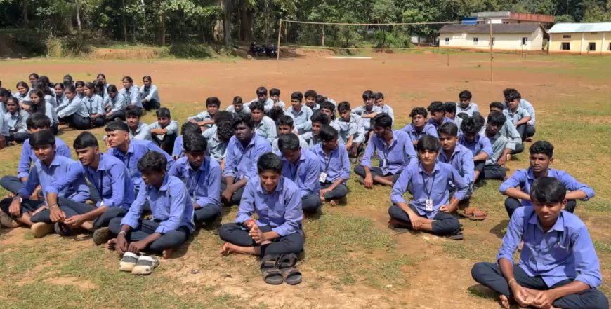 ಬಿಳೂರು ಕಾಲೇಜಿನಲ್ಲಿ ವಿದ್ಯಾರ್ಥಿಗಳ ದಿಢೀರ್ ಪ್ರತಿಭಟನೆ  | ‘ಪ್ರಾಂಶುಪಾಲರ ವರ್ತನೆಯಿಂದ ಬೇಸತ್ತಿದ್ದೇವೆ’ — ವರ್ಗಾವಣೆಗೆ ವಿದ್ಯಾರ್ಥಿಗಳ ಪಟ್ಟು