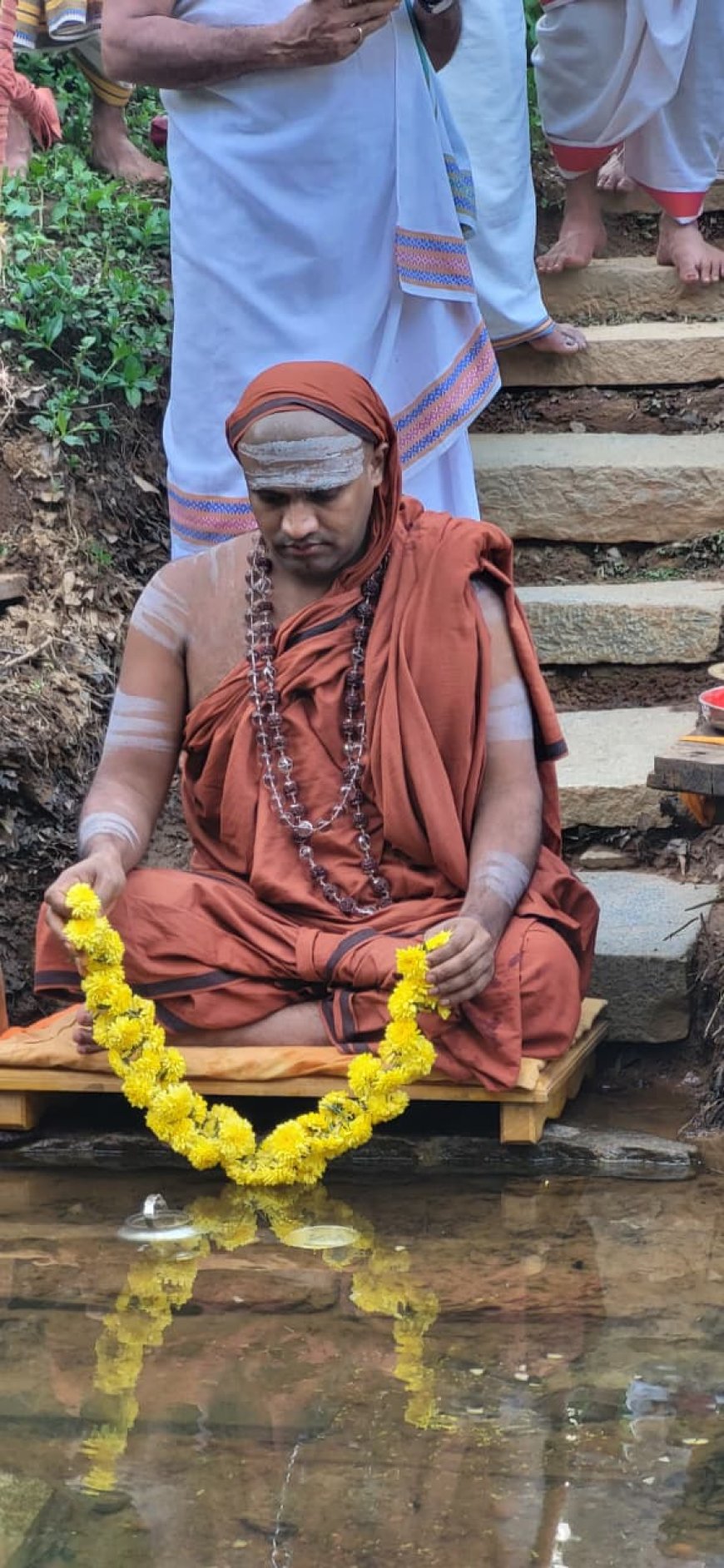 ಸುರನದಿಗೆ ಪೂಜೆ ಸಲ್ಲಿಸಿ ಸೀಮೋಲ್ಲಂಘನ ನಡೆಸಿದ ಶ್ರೀಮಜ್ಜಗದ್ಗುರು ಮಾಧವಾನಂದ ಭಾರತೀ ಮಹಾಸ್ವಾಮಿಗಳು
