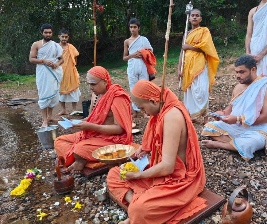 ಶಾಲ್ಮಲೆಯಲ್ಲಿ ಗಂಗಾಪೂಜೆ; ಸ್ವರ್ಣವಲ್ಲೀ ಉಭಯ ಶ್ರೀಗಳ ಚಾತುರ್ಮಾಸ್ಯ ವ್ರತ ಸಂಪನ್ನ